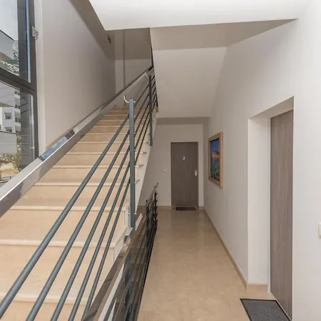 Lovric * Макарська