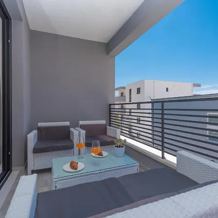 Lovric * Макарська