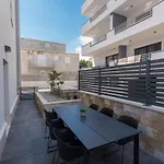 Lovric * Макарска